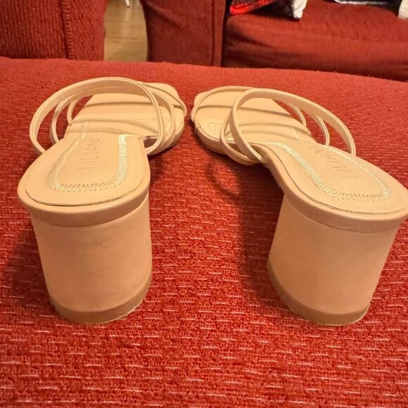 Liliana Women Size 9 Beige Tan Nude Square Toe Strappy Block Heels Sandals - Picture 4 of 10